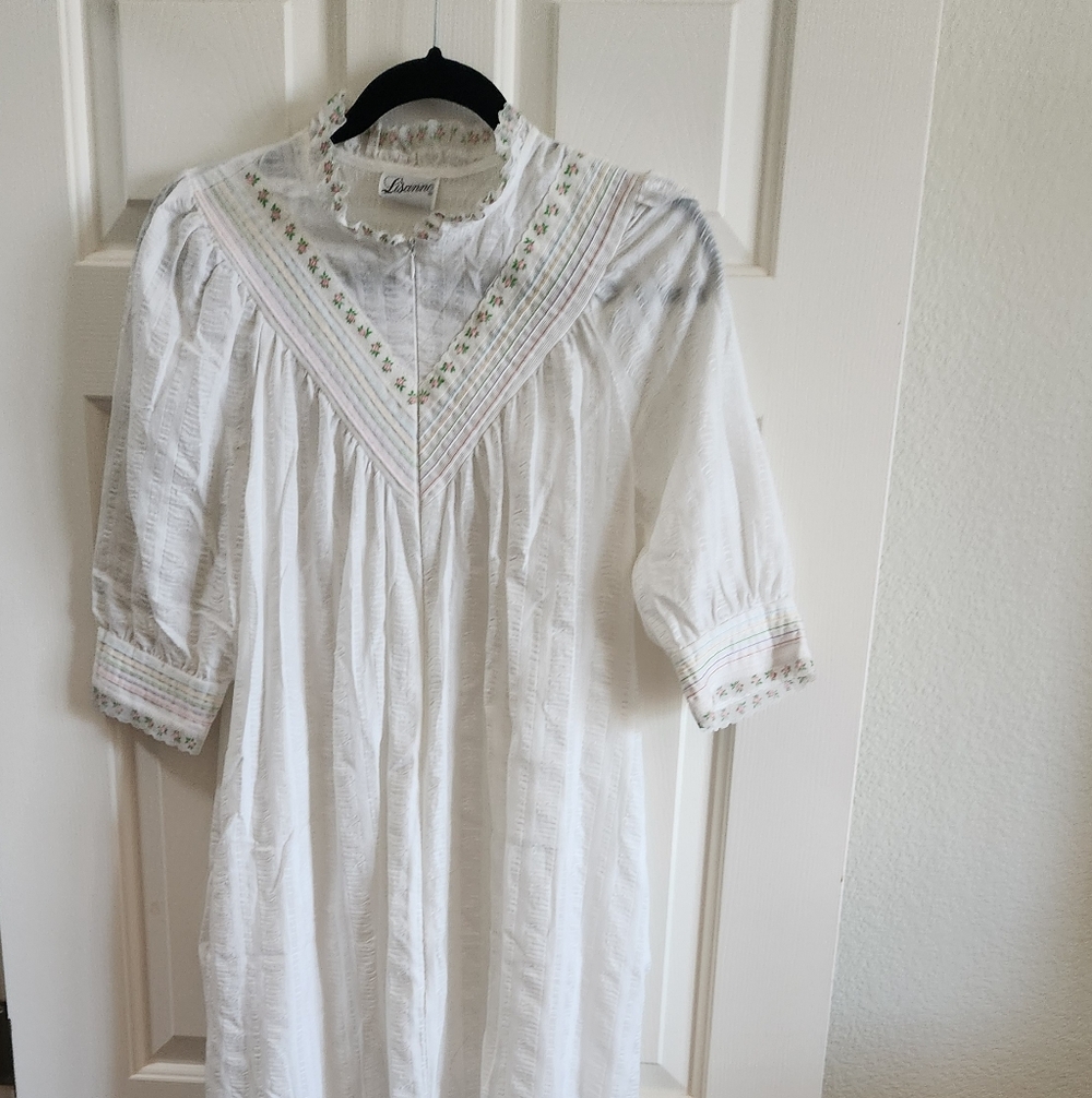 Lisanne Vintage Robe Pockets Lace Detail Zip Up